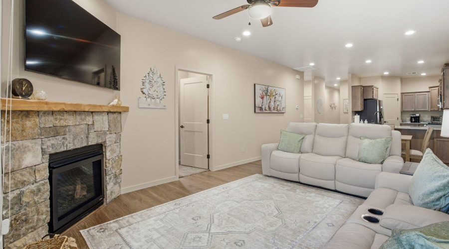 Saturn - Living Room