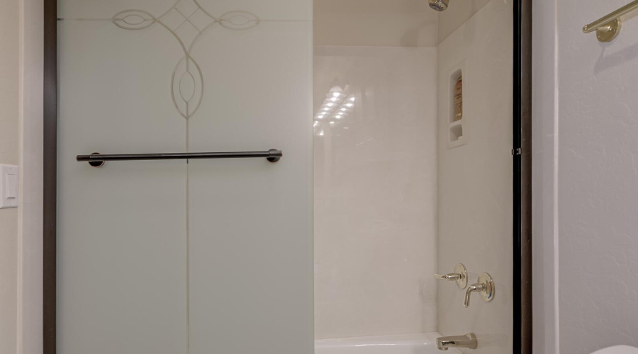 Guest En Suite Bathroom