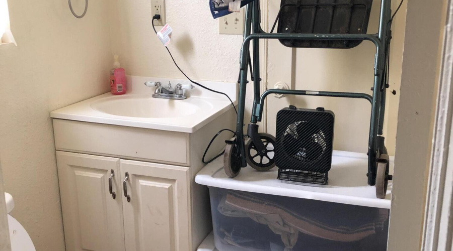 Second 414 Unit C Bath 2 (1)