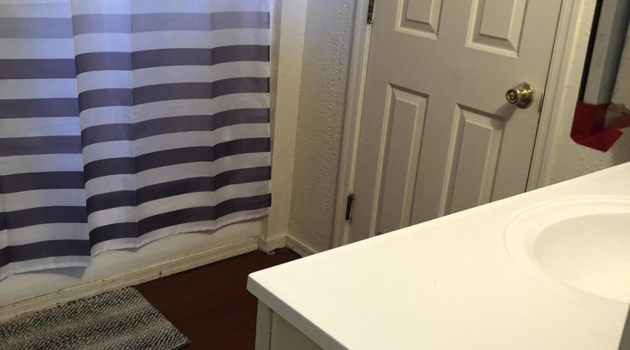 Second 414 Unit D Bath