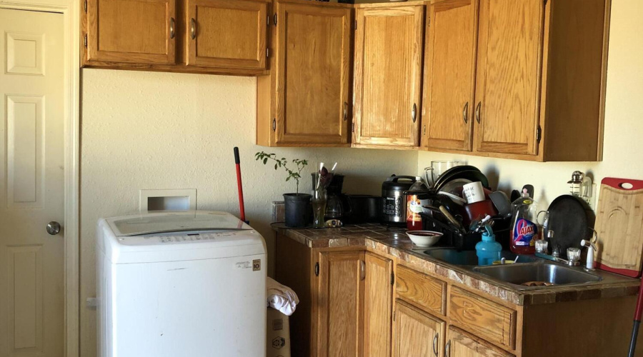 Second 414 Unit D Ldry in Kitchen