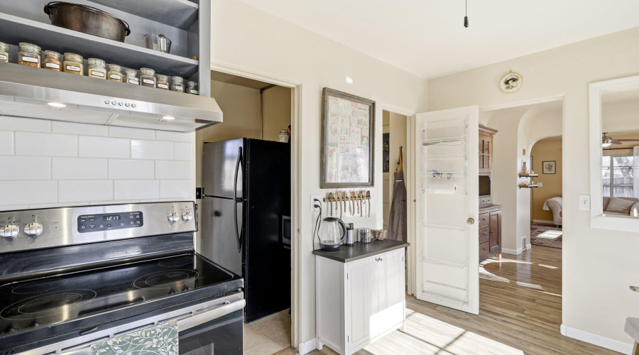 Kitchen:pantry entrance