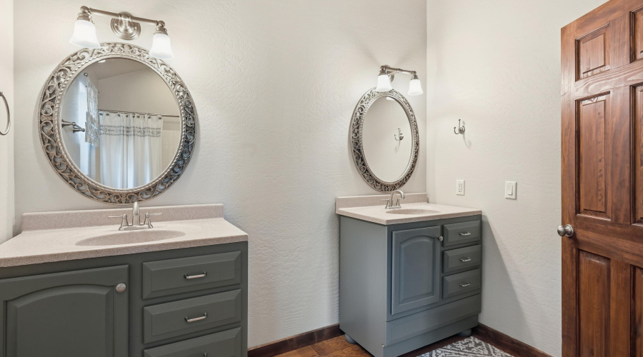 Dual vanities
