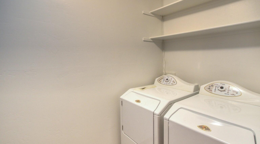 Large laundry with storage