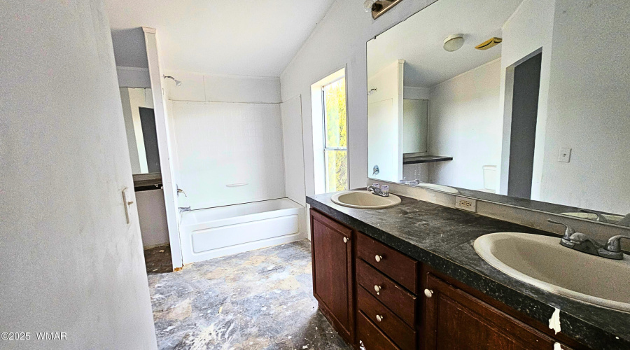 1950d482-d41a-4477-afcb-a478e4c05e18