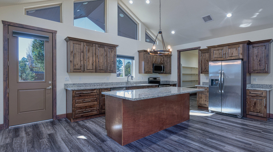 016_photo16_140_n_retreat_dr._sl_85901_j