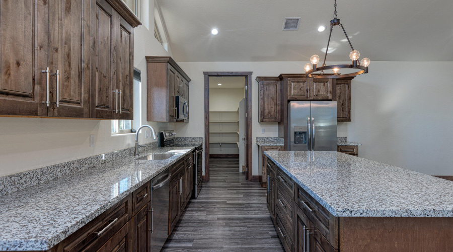 018_photo18_140_n_retreat_dr._sl_85901_j