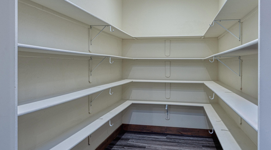 019_photo19_140_n_retreat_dr._sl_85901_j