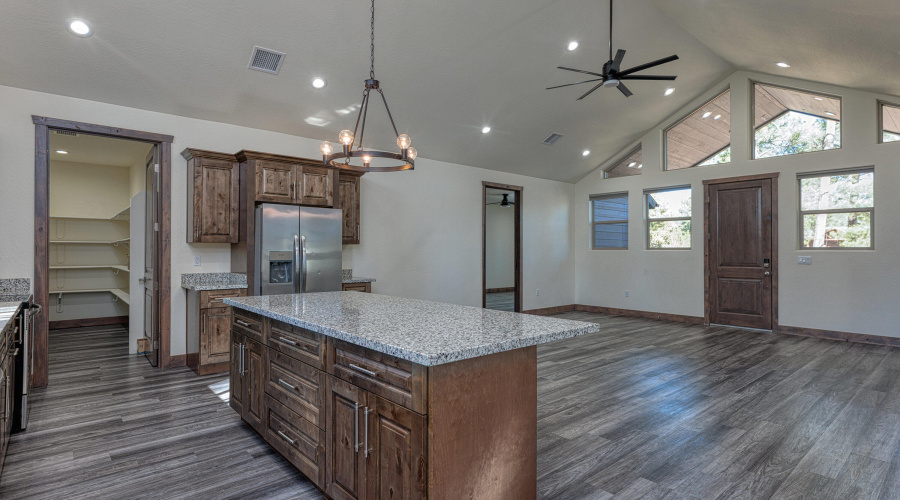 020_photo20_140_n_retreat_dr._sl_85901_j