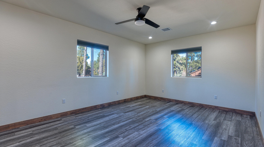 021_photo21_140_n_retreat_dr._sl_85901_j