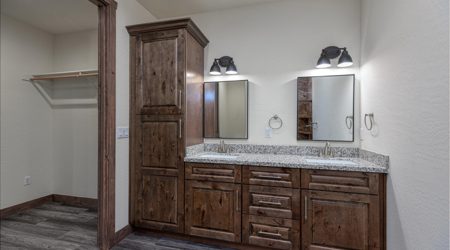 024_photo24_140_n_retreat_dr._sl_85901_j