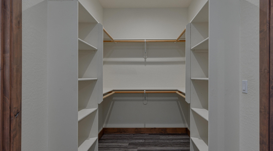 025_photo25_140_n_retreat_dr._sl_85901_j