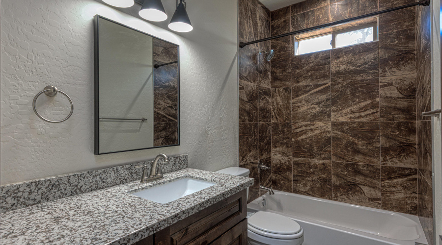 027_photo27_140_n_retreat_dr._sl_85901_j