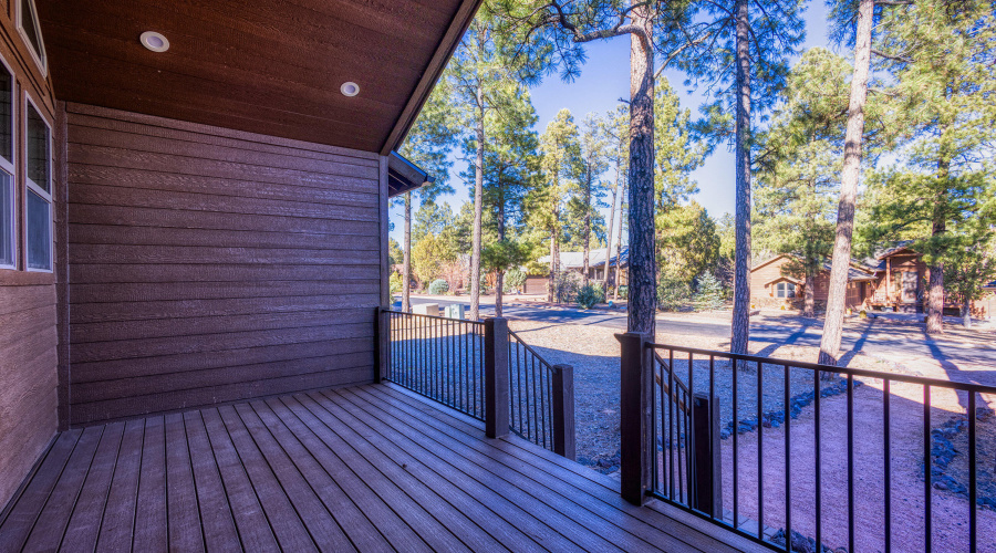 009_photo9_140_n_retreat_dr._sl_85901_je