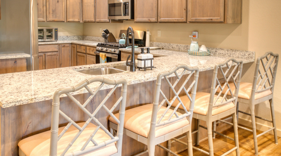Kitchen/Breakfast Bar