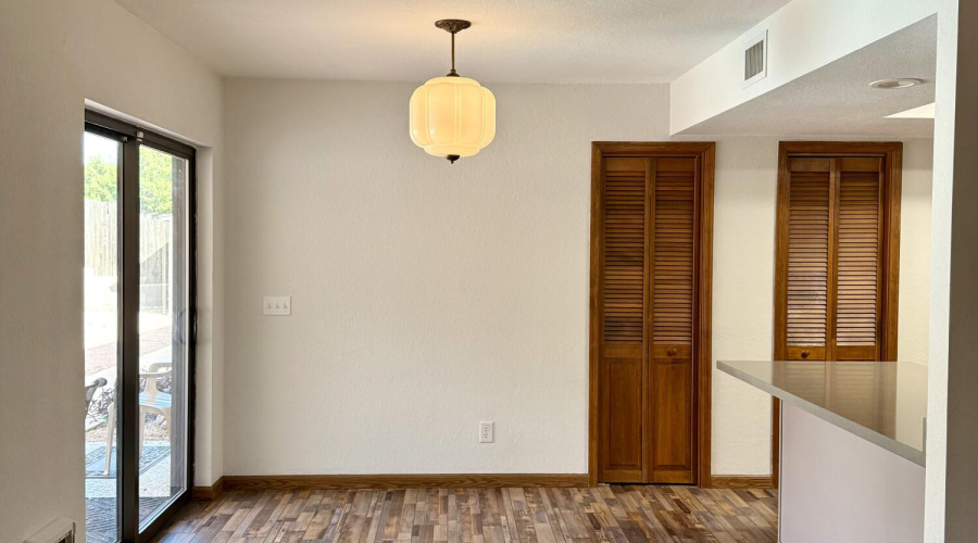 Dining area/breakfast bar
