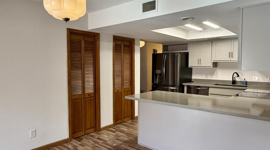 Dining area/breakfast bar