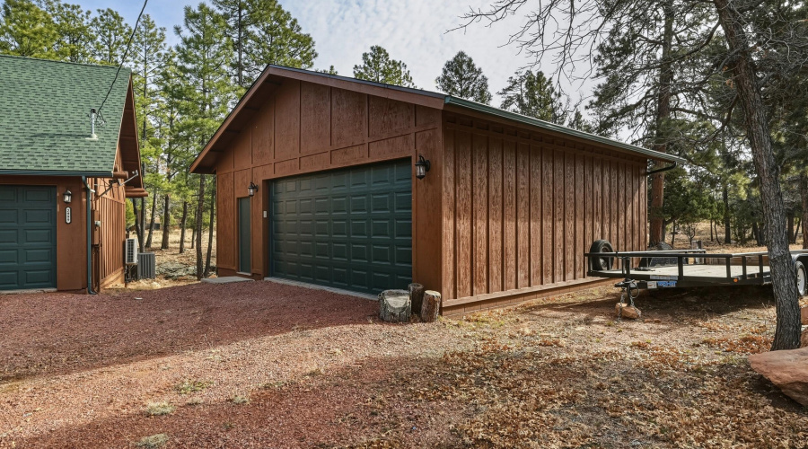 Detached garage