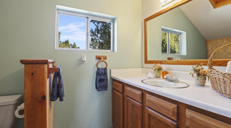 7984 W Vista Del Norte Upstairs Bath