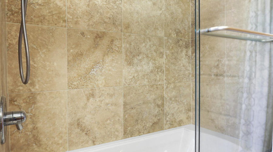 Jetted tub-Guest bathroom