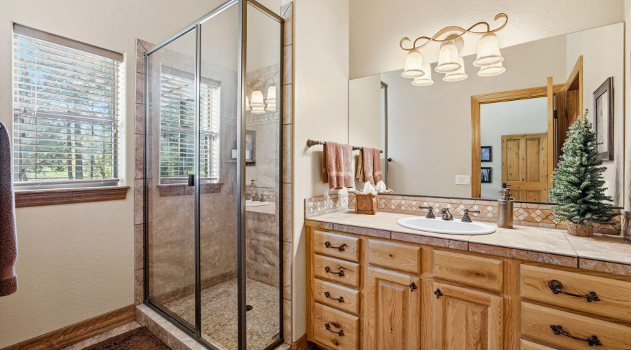 Guest Suite #1 Bathroom