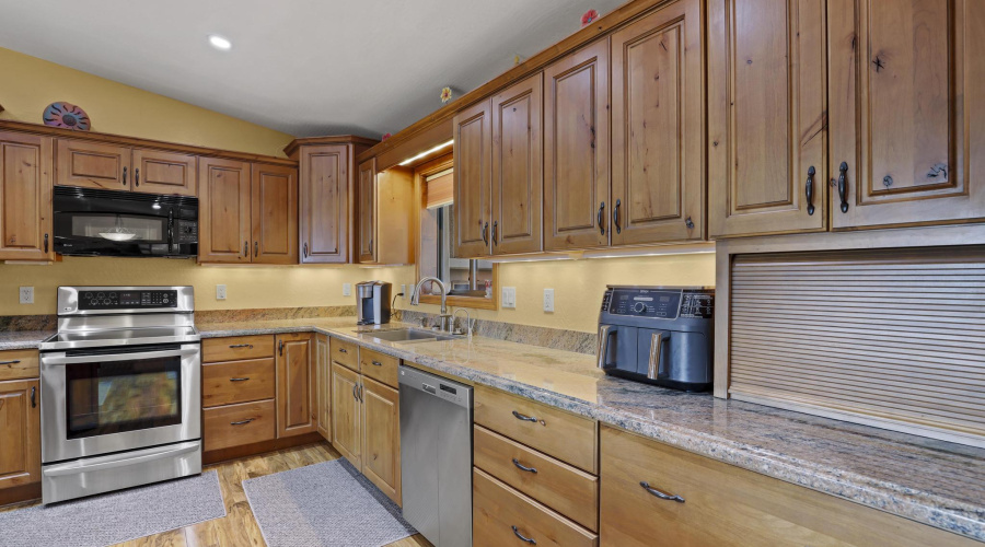 Knotty Alder Cabinetes