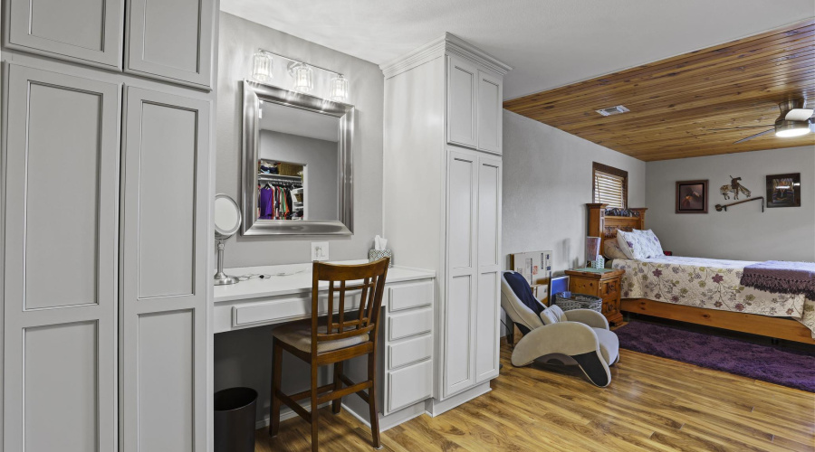 Master Bedroom/Vanity