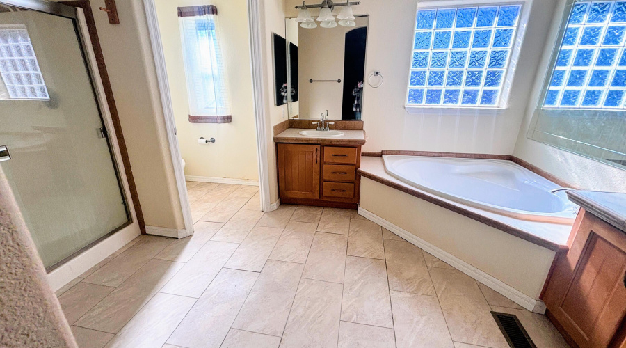 Media 30-EE7F13FE-7353-48ED-A0CF-A92E0E0