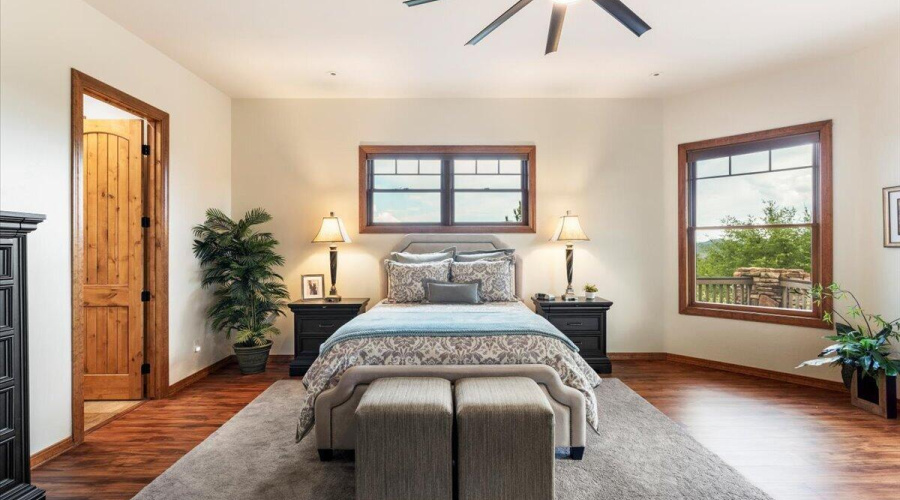 Primary Suite - Main Level