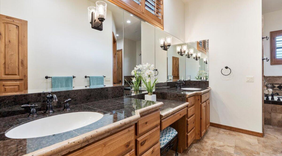 Primary Vanity - Main Level