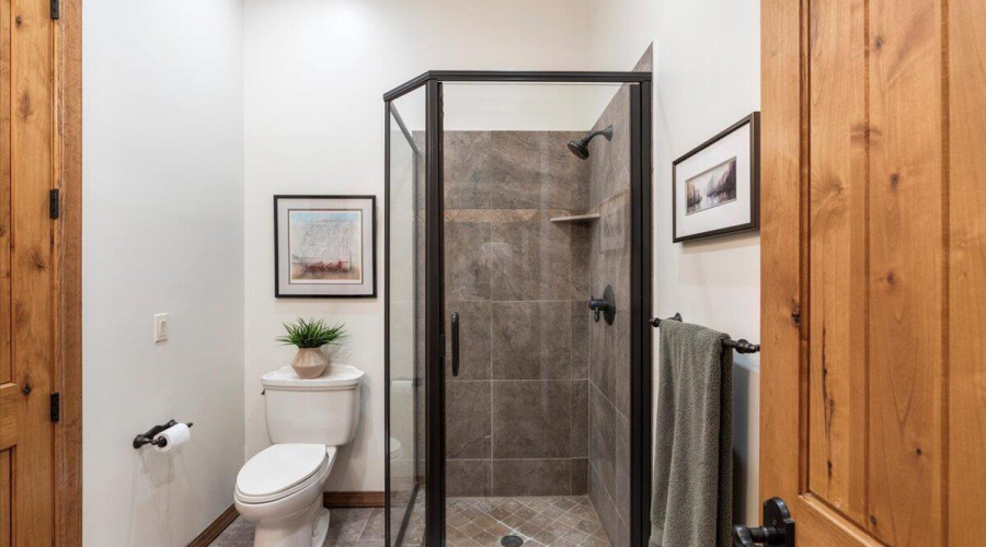 Guest Bath - Main Level