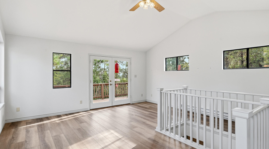 Upstairs loft with porch