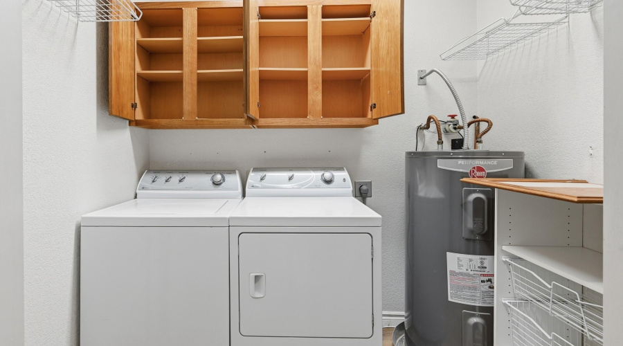 Walk-in laundry room