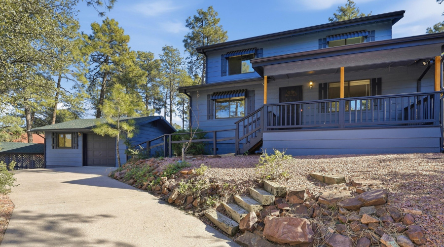 Front w Garage