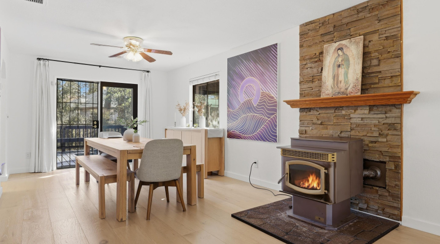 Living Room w Pellet Stove