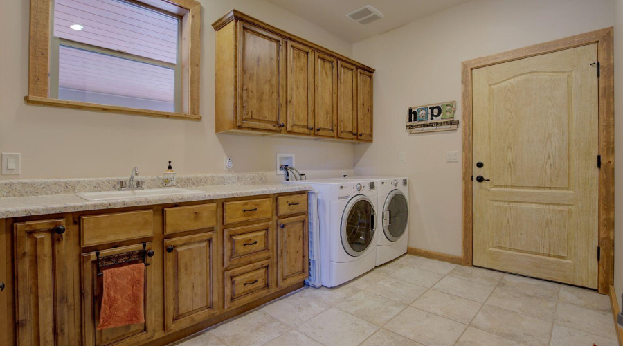galo large utility room