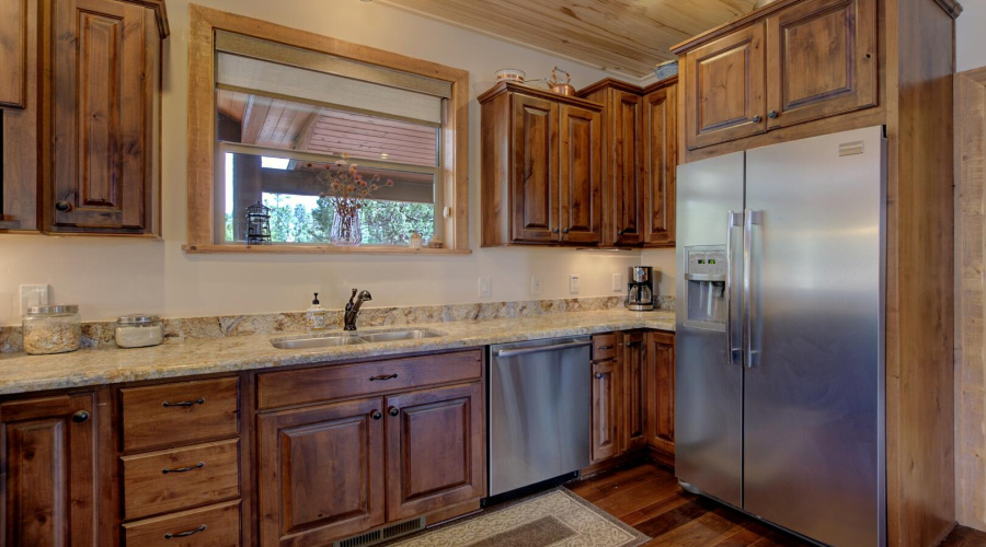 Galo Huge Open Kitchen