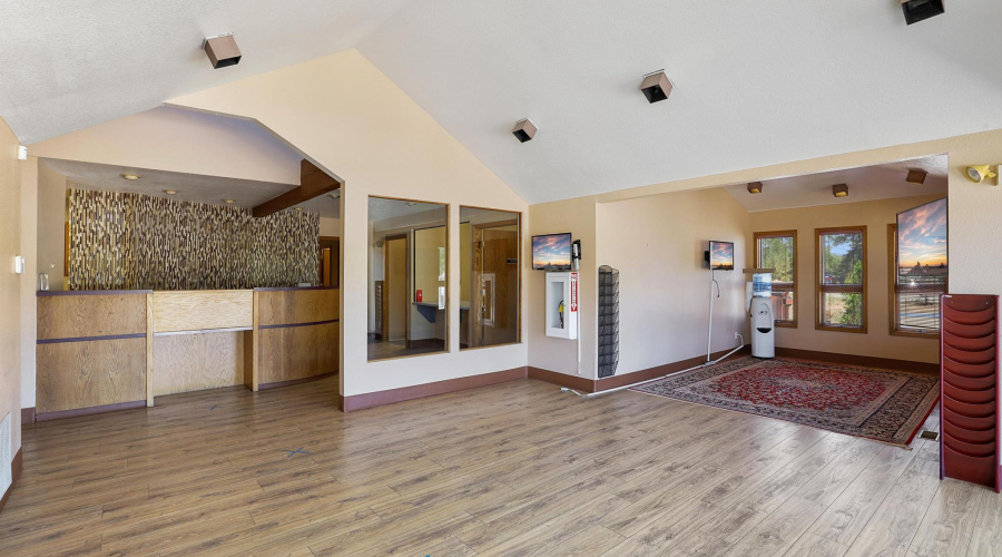 1E0A1081
