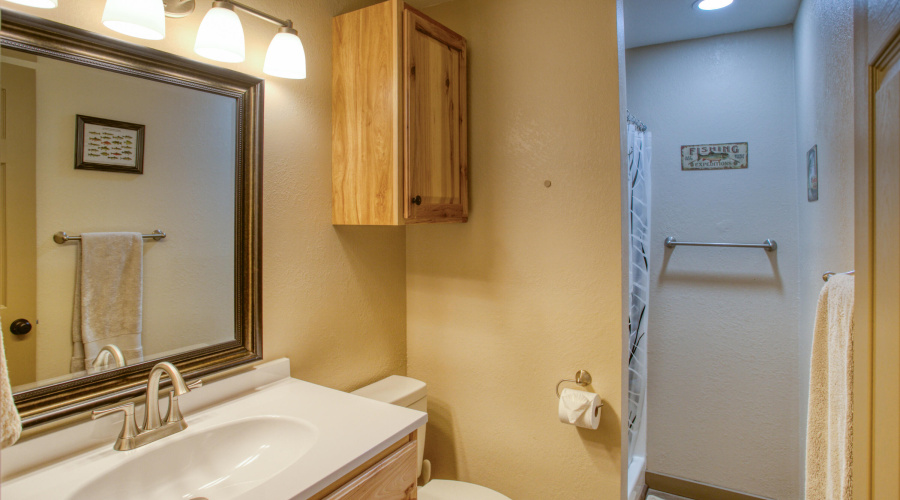 Upstairs 2nd Bathroom