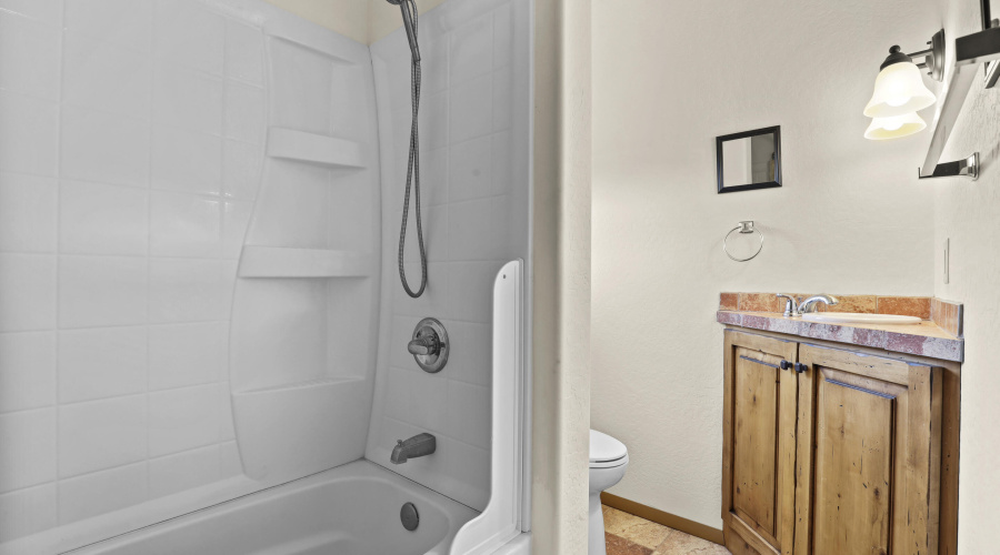 Guest Bathroom - upstairs
