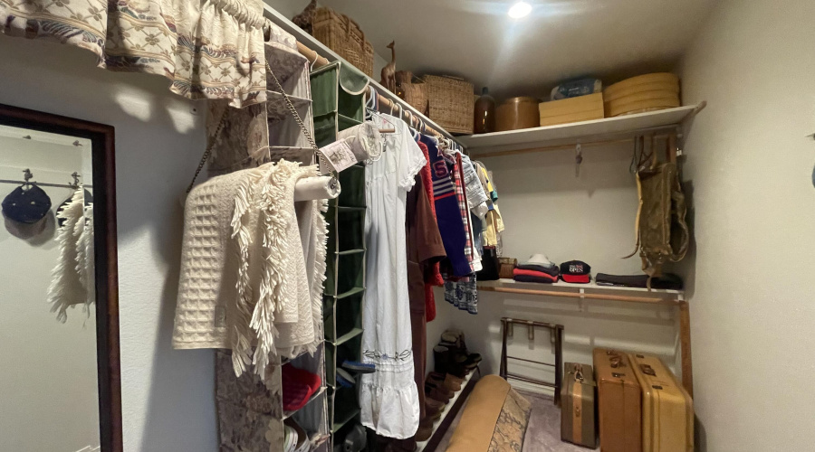 2 walk in closets