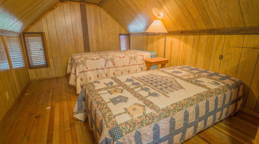 181 park upstairs bedroom