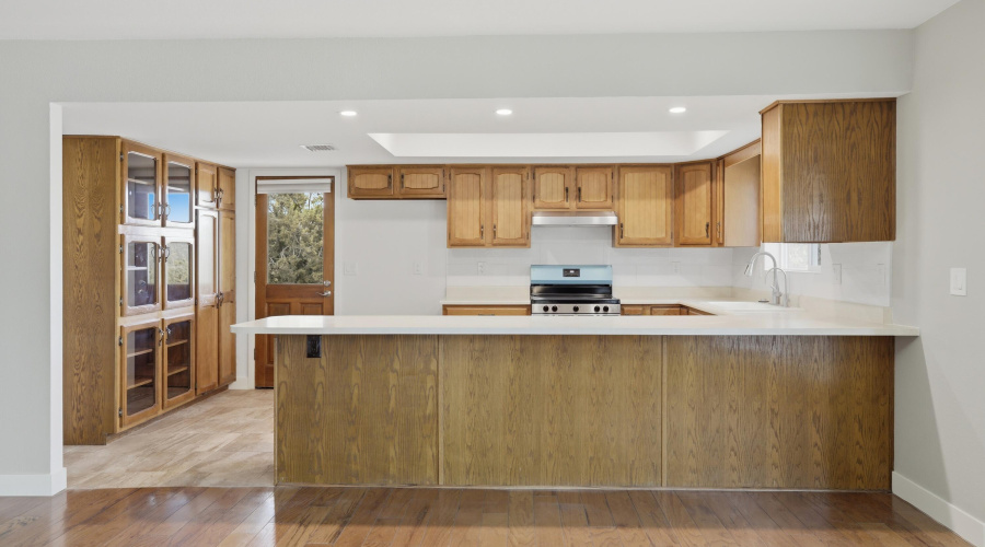 KITCHEN BAR