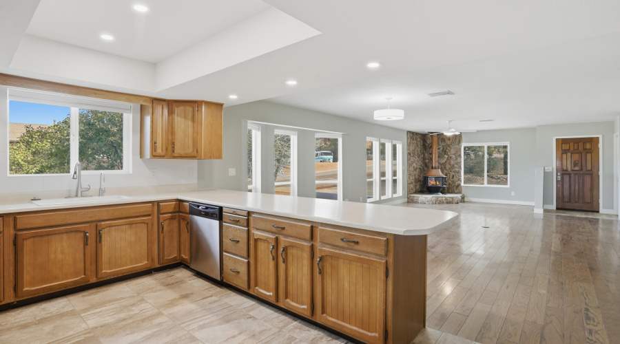 KITCHEN BAR