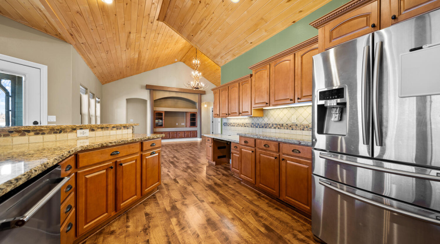 Plenty of cabinets and Counter Space