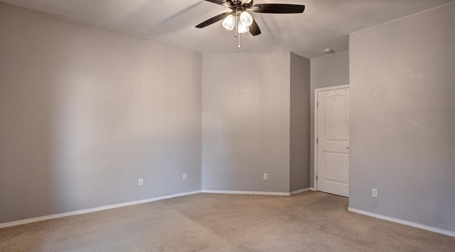 Master Bedroom 2 (2)