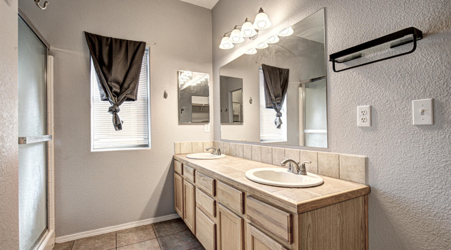 Master Bathroom (2)