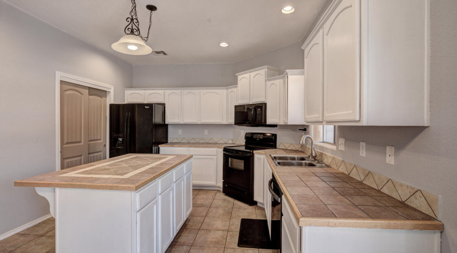 Kitchen 2 (2)