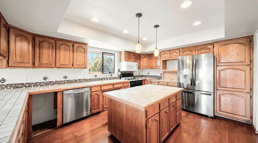 6 Kitchen Area