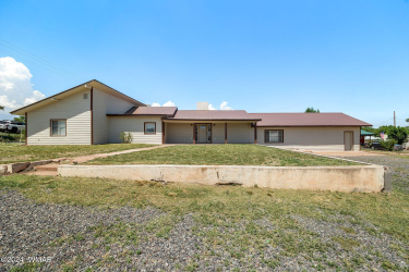 233 Zuni Street, Springerville, Arizona 85938, Bedrooms, ,Bathrooms,Residential,For Sale,Zuni,259630